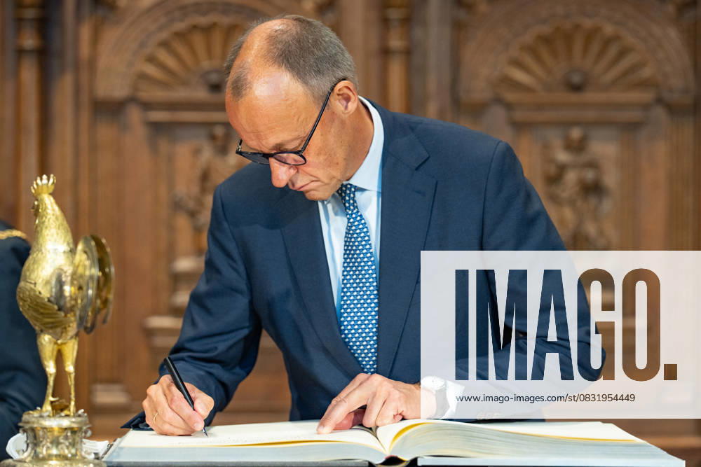 Federal Chancellor Friedrich Merz signs the City of Münsters Golden Book in the Friedenssaal Chancellors inaugural visit to North Rhine-Westphalia Münster , Münster North Rhine-Westphalia Germany City Hall