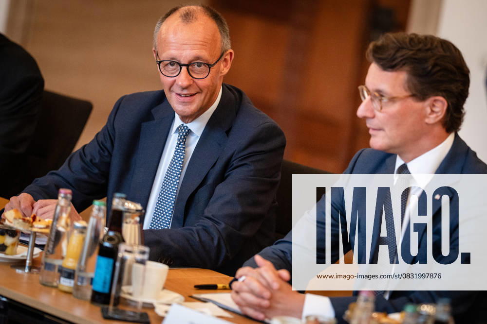 Federal Chancellor Friedrich Merz as a guest at the cabinet meeting of the NRW state government in Münster Town Hall with Hendrik Wüst right Chancellors inaugural visit to North Rhine-Westphalia Münster , Münster North Rhine-Westphalia Germany Town Hall
