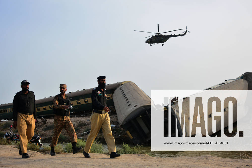 28 killed, 50 injured as passenger train derails in southern Pakistan NAWABSHAH, PAKISTAN, AUGUST 06: A helicopter is seen as soldiers walk pass the derailed coaches of an Express train at Nawabshah, southern Sindh province, Pakistan on August 06, 2023. The death toll from the accident rose to 28 and 50 injured people have been transported to nearby hospitals. At least 10 carriages of Hazara Express, which was traveling from the port city of Karachi to the northeastern garrison city of Rawalpindi, derailed near the Nawabshah district, some 267 kilometers (166 miles) from Karachi, Pakistan Railways as reported. Pakistan World. Editorial use only. Please get in touch for any other usage.