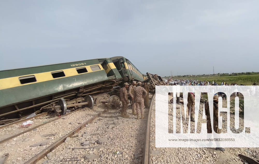 22 killed, 50 injured as passenger train derails in southern Pakistan NAWABSHAH, PAKISTAN, AUGUST 06: A view of derailment of coaches of an Express train at Nawabshah, southern Sindh province, Pakistan, on August 06, 2023. The death toll from a train accident in Pakistan s southern Sindh province on Sunday rose to 22 as rescuers pulled out seven more bodies from the wreckage of the derailed carriages. At least 10 carriages of Hazara Express, which was traveling from the port city of Karachi to the northeastern garrison city of Rawalpindi, derailed near the Nawabshah district, some 267 km (165 mi) from Karachi, Pakistan Railways said. Pakistan World. Editorial use only. Please get in touch for any other usage.