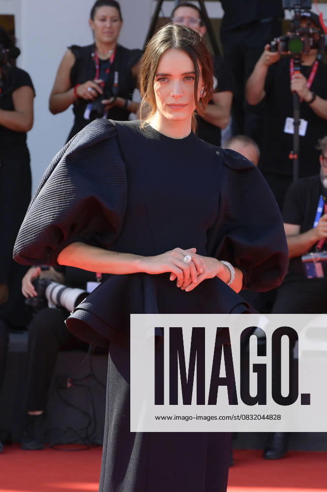 Stacy Martin at the premiere of the feature film The Testament of Ann Lee at the Biennale di Venezia 2025 82 Venice International Film Festival at the Palazzo del Cinema Venice, 01 09 2025 Foto:xA.xM.xTinghinox xFuturexImagex ann_5828
