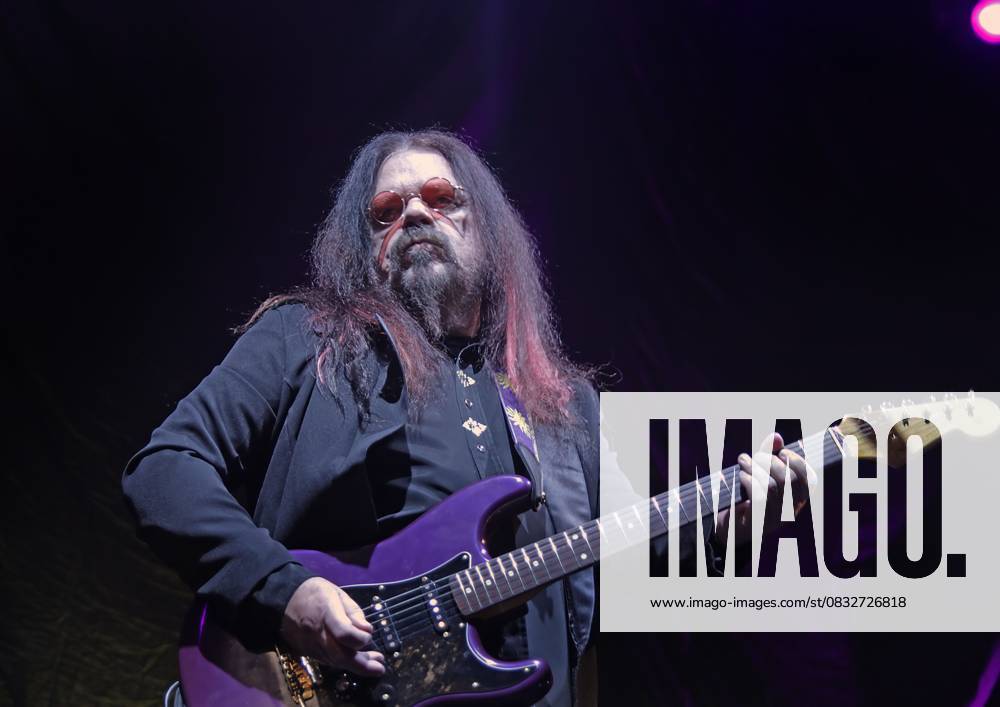 Roy Wood performing at Liverpool Echo Arena Liverpool, England - 06.12.11, Liverpool, United Kingdom WENN 3646458