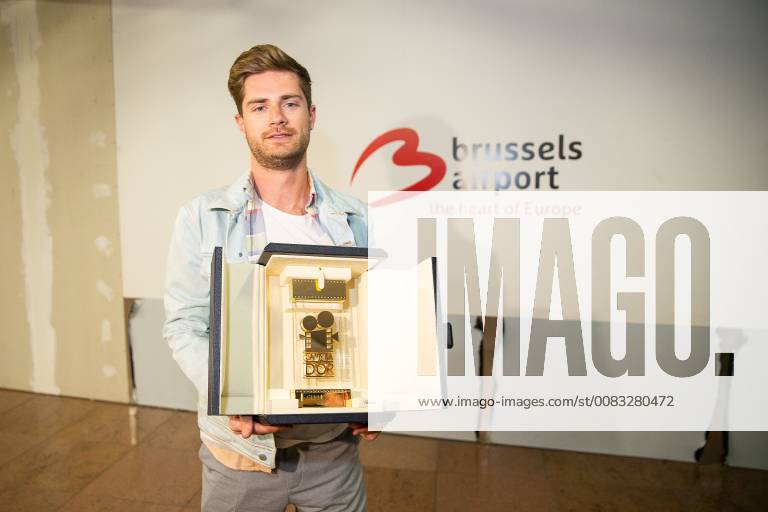 Director Lukas Dhont pictured during the return after the Festival de Cannes film festival, Sunday 20 May 2018 at Brussels Airport in Zaventem. Belgian director Dhont won the Camera d Or (Golden Camera) debut prize for his film Girl . JAMESxARTHURxGEKIERE 05349192