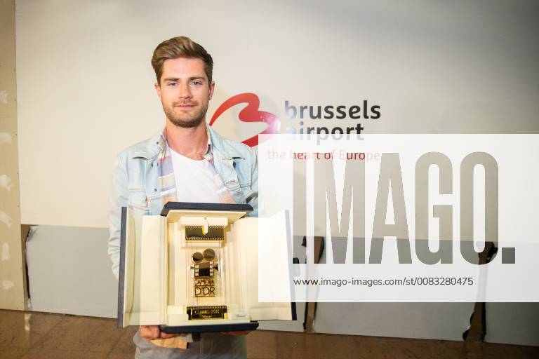 Director Lukas Dhont pictured during the return after the Festival de Cannes film festival, Sunday 20 May 2018 at Brussels Airport in Zaventem. Belgian director Dhont won the Camera d Or (Golden Camera) debut prize for his film Girl . JAMESxARTHURxGEKIERE 05349202