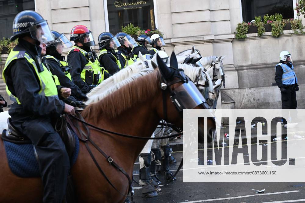 Clashes erupt between police and protesters at anti-immigration march in London organized by Tommy Robinson LONDON, UNITED KINGDOM - SEPTEMBER 13: Clashes erupt between police and protesters as thousands of people march through central London in a rally called Unite the Kingdom, organized by far-right activist Tommy Robinson to protest government immigration policies, on September 13, 2025. Police intervened when Robinson supporters attempted to approach the area where March Against Fascism demonstrators had gathered. Several protesters were detained during the scuffles. Rasid Necati Aslim Anadolu London United Kingdom. Editorial use only. Please get in touch for any other usage.