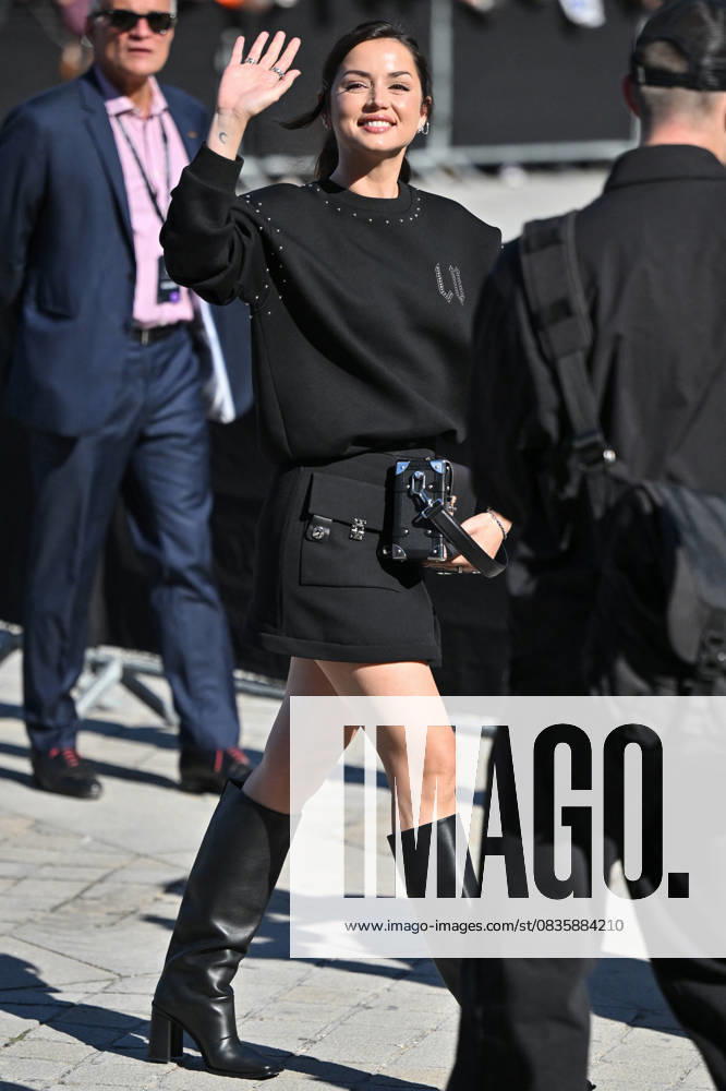 PFW Louis Vuitton Outside Arrivals Ana De Armas arriving at Louis Vuitton Fashion Show during Paris Fashion Week in Paris, France on September 30, 2025. Photo by Julien Reynaud APS-Medias ABACAPRESS.COM Paris France