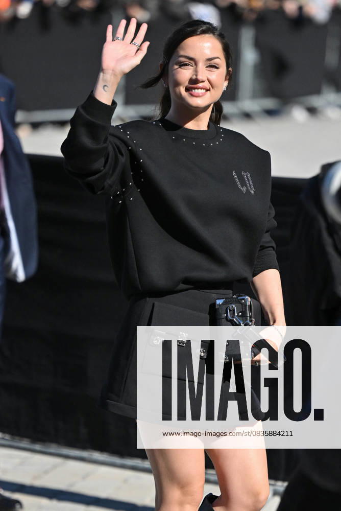 PFW Louis Vuitton Outside Arrivals Ana De Armas arriving at Louis Vuitton Fashion Show during Paris Fashion Week in Paris, France on September 30, 2025. Photo by Julien Reynaud APS-Medias ABACAPRESS.COM Paris France
