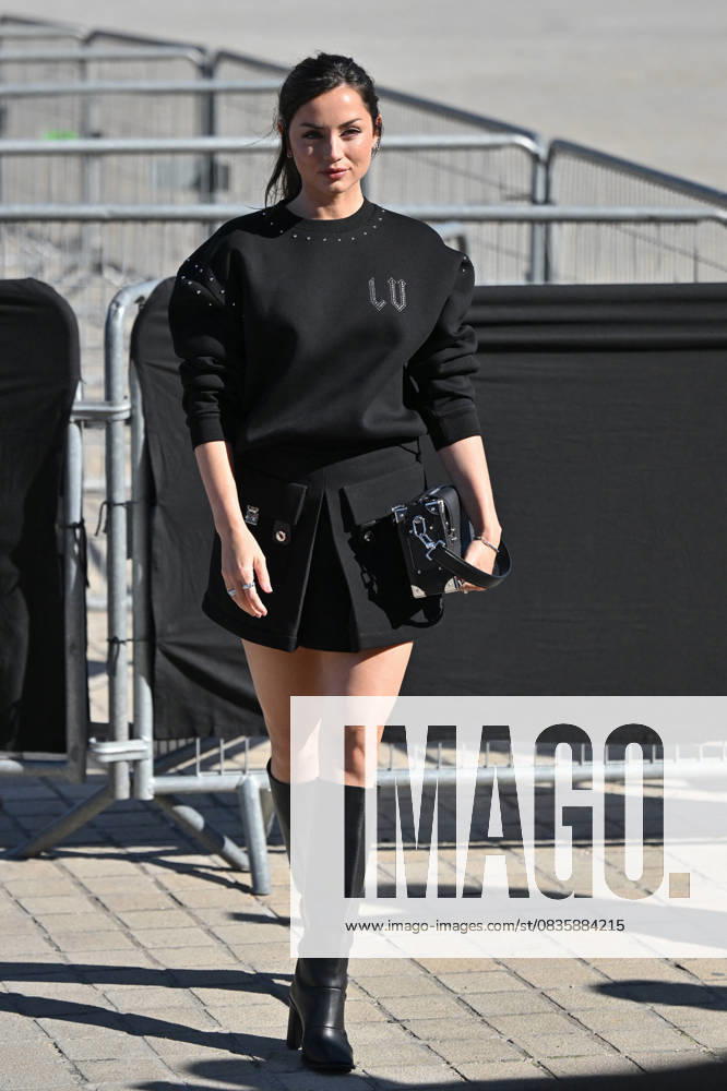 PFW Louis Vuitton Outside Arrivals Ana De Armas arriving at Louis Vuitton Fashion Show during Paris Fashion Week in Paris, France on September 30, 2025. Photo by Julien Reynaud APS-Medias ABACAPRESS.COM Paris France