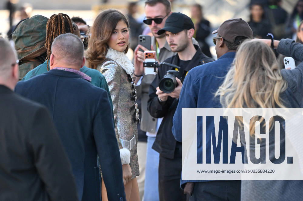 PFW Louis Vuitton Outside Arrivals Zendaya arriving at Louis Vuitton Fashion Show during Paris Fashion Week in Paris, France on September 30, 2025. Photo by Julien Reynaud APS-Medias ABACAPRESS.COM Paris France