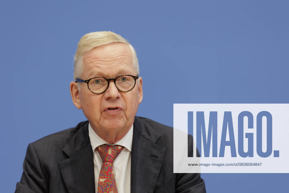 Lutz Goebel, Chairman of the National Regulatory Control Council NKR , recorded at the Federal Press Conference on the Annual Report of the National Regulatory Control Council on the Reduction of Buerocracy in Berlin, 02 10 2025 Berlin Germany
