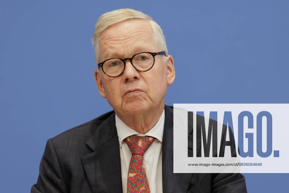 Lutz Goebel, Chairman of the National Regulatory Control Council NKR , recorded at the Federal Press Conference on the Annual Report of the National Regulatory Control Council on the Reduction of Buerocracy in Berlin, 02 10 2025 Berlin Germany