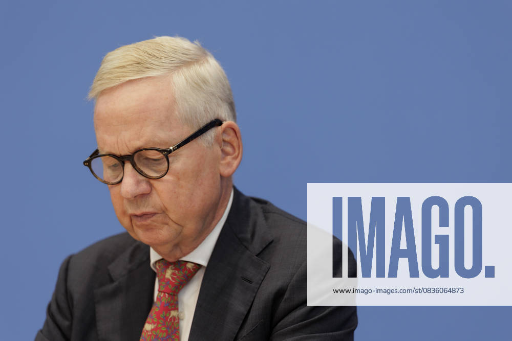 Lutz Goebel, Chairman of the National Regulatory Control Council NKR , recorded at the Federal Press Conference on the Annual Report of the National Regulatory Control Council on the Reduction of Buerocracy in Berlin, 02 10 2025 Berlin Germany