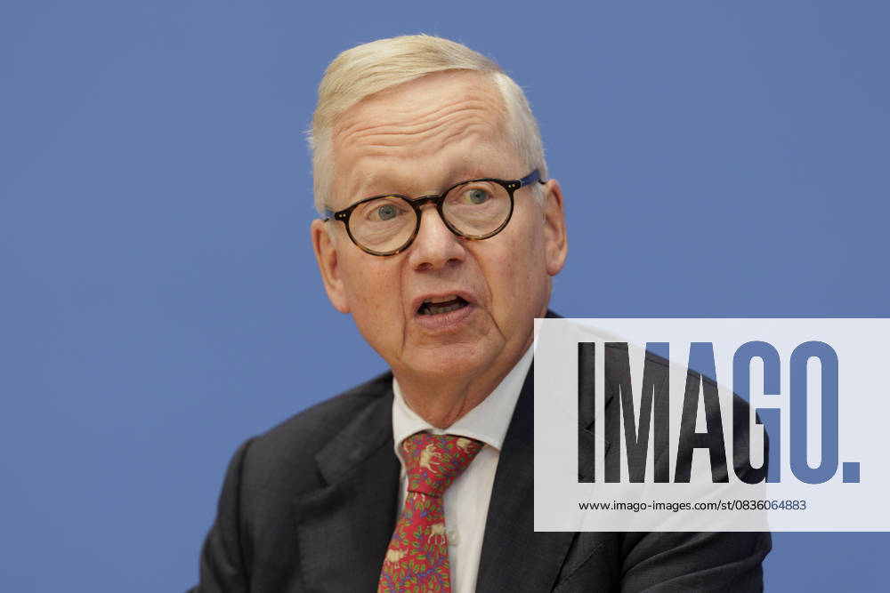 Lutz Goebel, Chairman of the National Regulatory Control Council NKR , recorded at the Federal Press Conference on the Annual Report of the National Regulatory Control Council on the Reduction of Buerocracy in Berlin, 02 10 2025 Berlin Germany