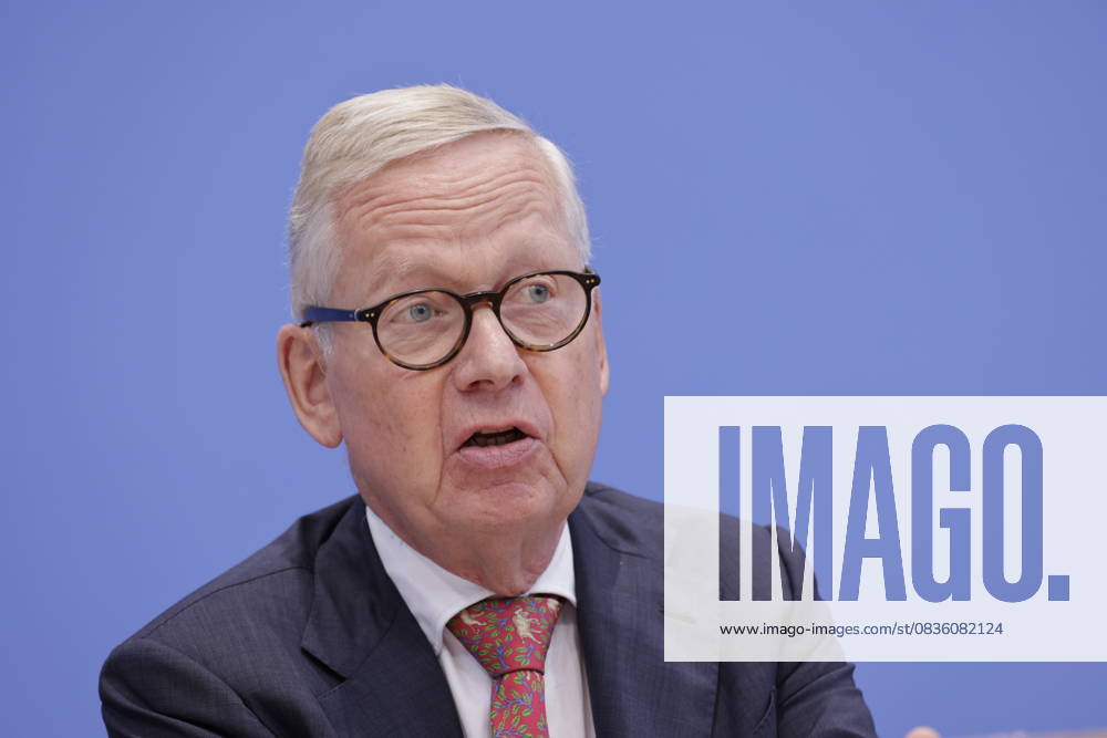 Lutz Goebel, Chairman of the National Regulatory Control Council, Germany, Berlin, Federal Press Conference, Topic Annual Report of the National Regulatory Control Council on Bureaucracy Reduction
