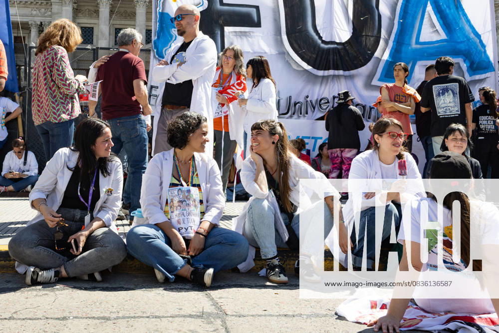 Doctors and healthcare workers talk during march to defend pediatric funding law in front of the Argentine National Congress Buenos Aires Argentina - ZUMAp265 20251002_zip_p265_005