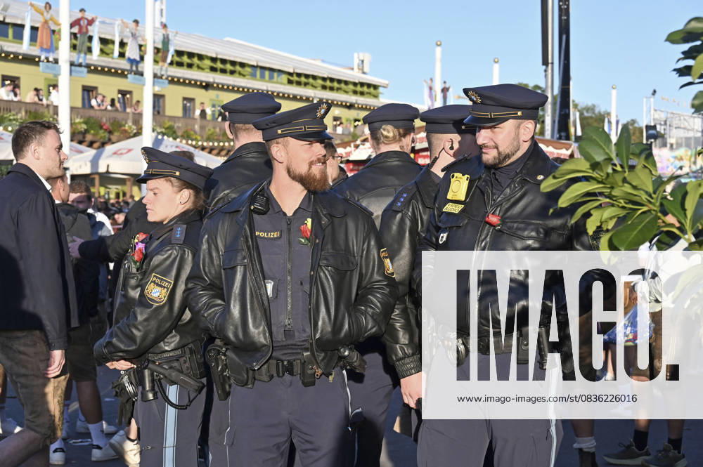 Police at the 190 Oktoberfest 2025 on the Theresienwiese Munich, 03 10 2025 Foto:xB.xFuturexImagex oktoberfest_5086