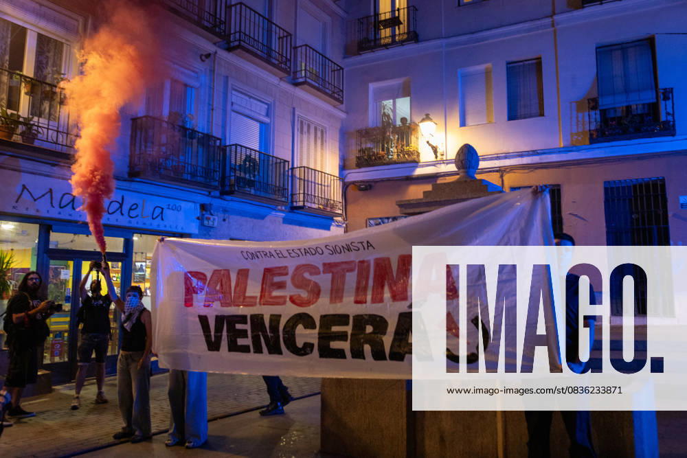 Protesters hold a banner during a pro-Palestinian demonstration in the Lavapiàs neighborhood of Madrid. Madrid Spain - ZUMAs197 20251003_aaa_s197_529