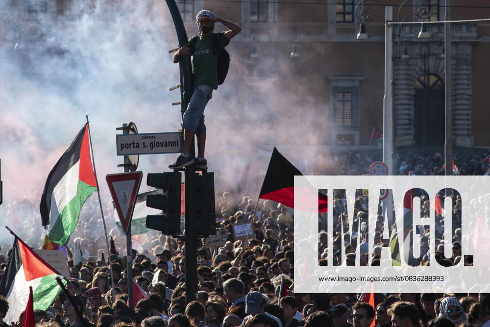 Photo IPP Diego Nangano Cappello Rome 04 10 2025 National Pro Palestine demonstration in the photo demonstrators marching in support of Palestine Italy Photo Press World Copyright