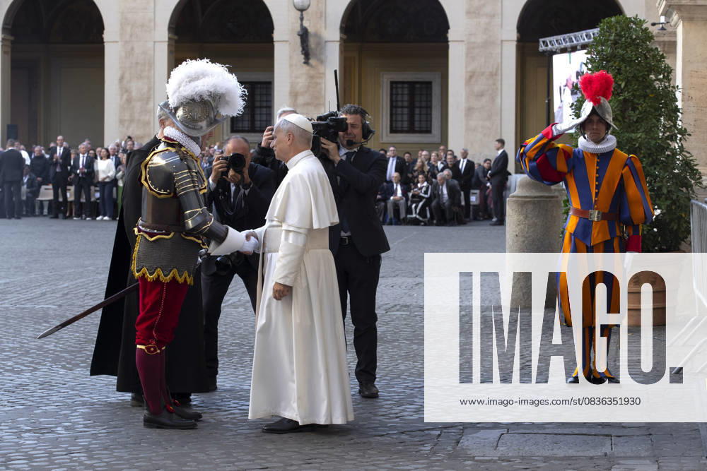 Pope Leo XIV greets the Commandant of the Swiss guard Christoph Graf, during the Swearing-in ceremony of 27 new Swiss Guard recruits, in the San Damaso Courtyard at the Vatican Vatican City Vatican - ZUMAs197 20251004_aaa_s197_1164