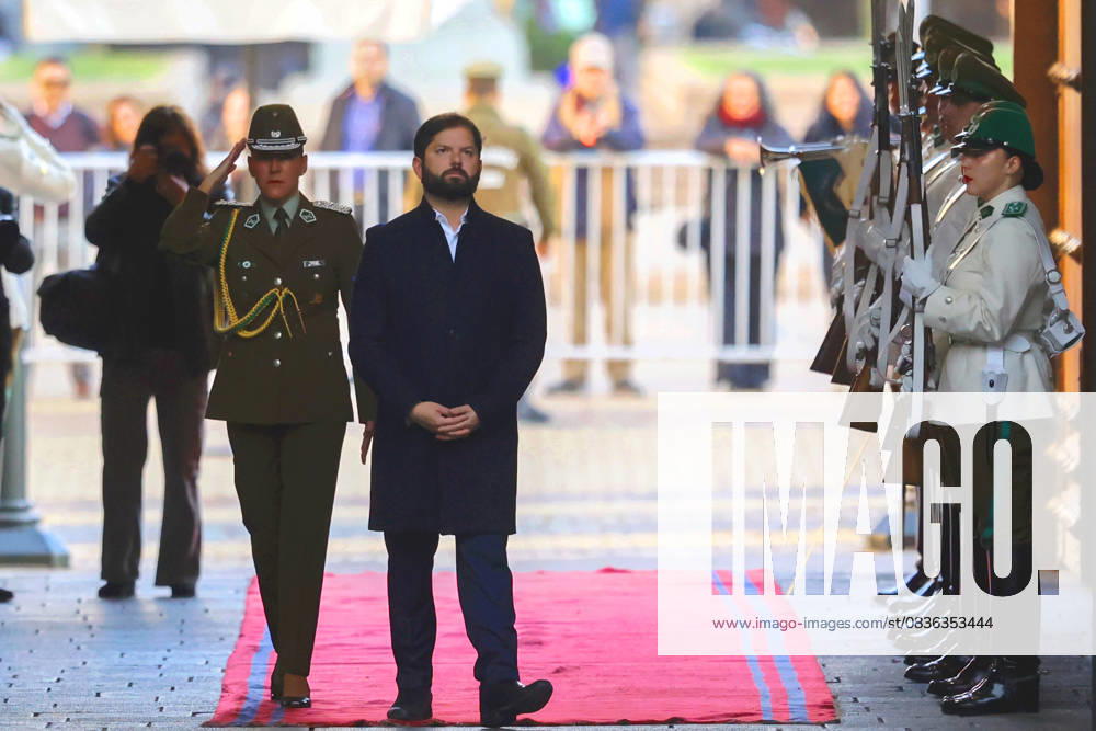 Santiago October 6, 2025 The President of the Republic, Gabriel Boric, receives the Honors of the Guard of La Moneda Palace Dragomir Yankovic Aton Chile, Santiago Chile Aton Chile Aton 1050590
