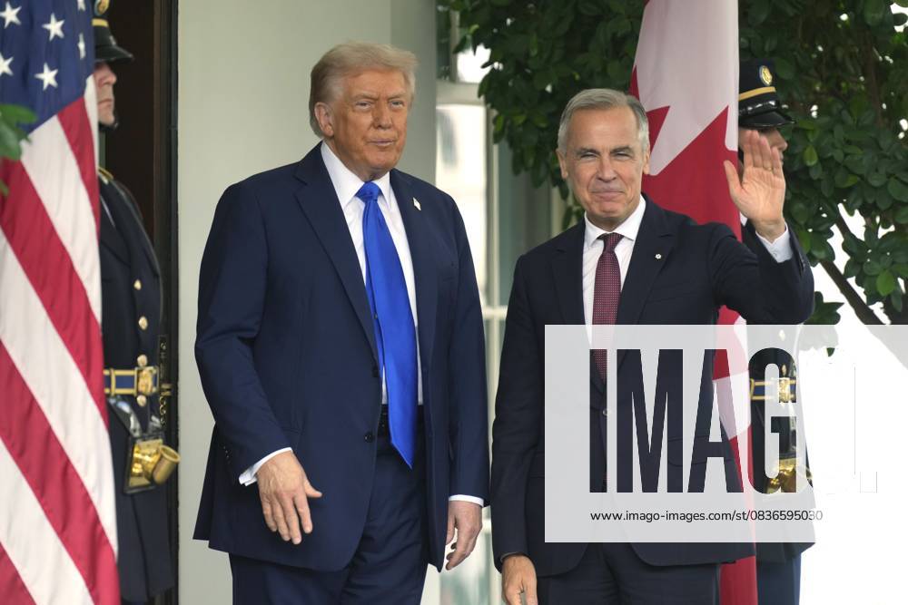 U.S. President Donald Trump welcomes Prime Minister Mark Carney to the White House in Washington, D.C., Tuesday, Oct. 7, 2025. Washington United States - ZUMAc35_ 20251007_zaf_c35_132