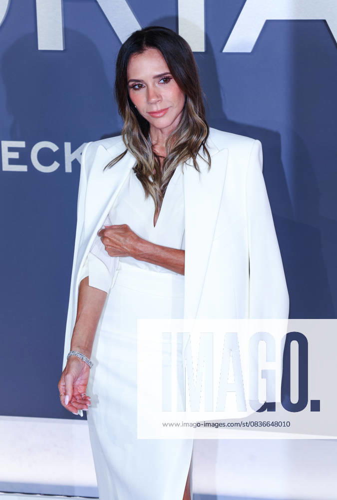 Victoria Beckham attends the world premiere of Victoria Beckham at the Curzon Mayfair in London. London United Kingdom - ZUMAs197 20251008_aaa_s197_462