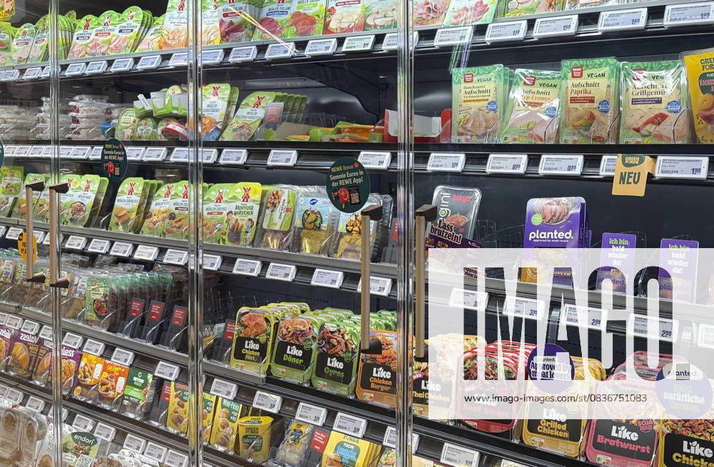 Refrigerated display in a REWE branch with vegan products, including plant-based sausage alternatives. Symbolic image relating to the debate on the EU-wide ban on labelling vegan products with names such as sausage or schnitzel. Nordrhein-Westfalen Deutschland, Germany IMG_0644