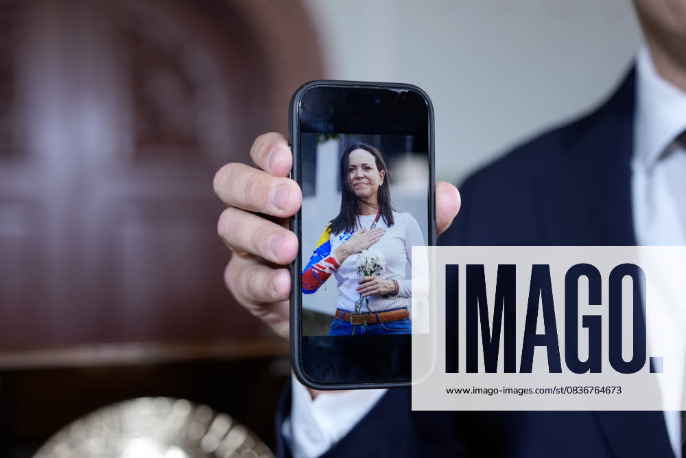Nobel Peace Prize 2025 Oslo 20251010 The Chairman of the Nobel Committee, Jorgen Watne Frydnes, with a photo of Maria Corina Machado, the winner of the Nobel Peace Prize for 2025 The announcement will take place at the Nobel Institute in Oslo on Friday Photo Rodrigo Freitas NTB Oslo Norway YpVt01jlo Q Ref POLYpVt01jlo Q jpg