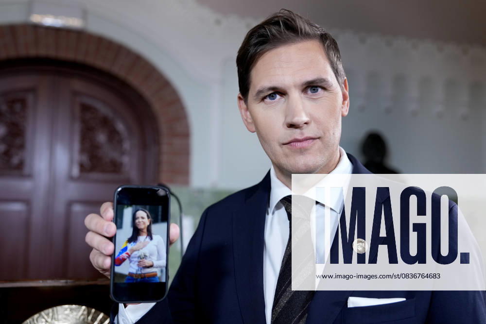 Nobel Peace Prize 2025 Oslo 20251010 The Chairman of the Nobel Committee, Jorgen Watne Frydnes, with a photo of Maria Corina Machado, the winner of the Nobel Peace Prize for 2025 The announcement will take place at the Nobel Institute in Oslo on Friday Photo Rodrigo Freitas NTB Oslo Norway cx0UMZft7VM Ref POLcx0UMZft7VM jpg