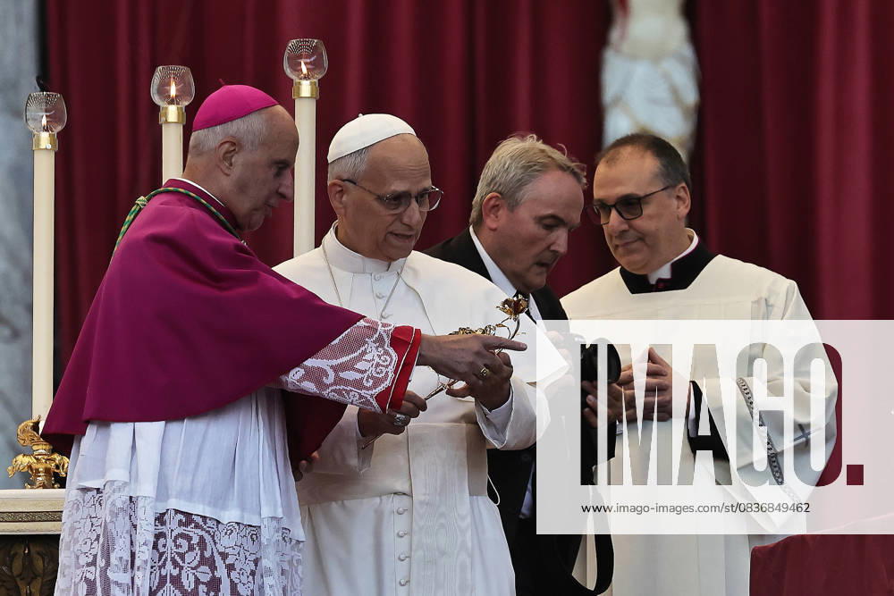 Vatican City - POPE LEO XIV during the Marian Vigil of Our Lady of Fatima in Peter s Square at the Vatican. EvandroInetti_via ZUMA Wire Vatican City State - ZUMAi15_ 20251011_zaf_i15_054