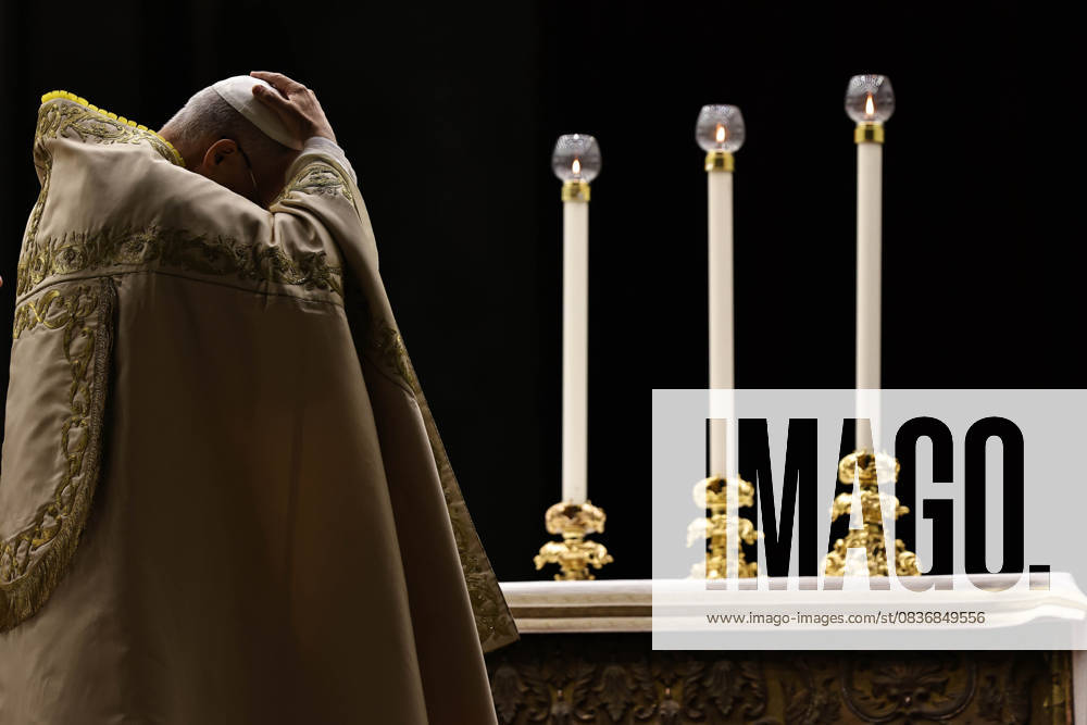 Vatican City - POPE LEO XIV during the Marian Vigil of Our Lady of Fatima in Peter s Square at the Vatican. EvandroInetti_via ZUMA Wire Vatican City State - ZUMAi15_ 20251011_zaf_i15_058