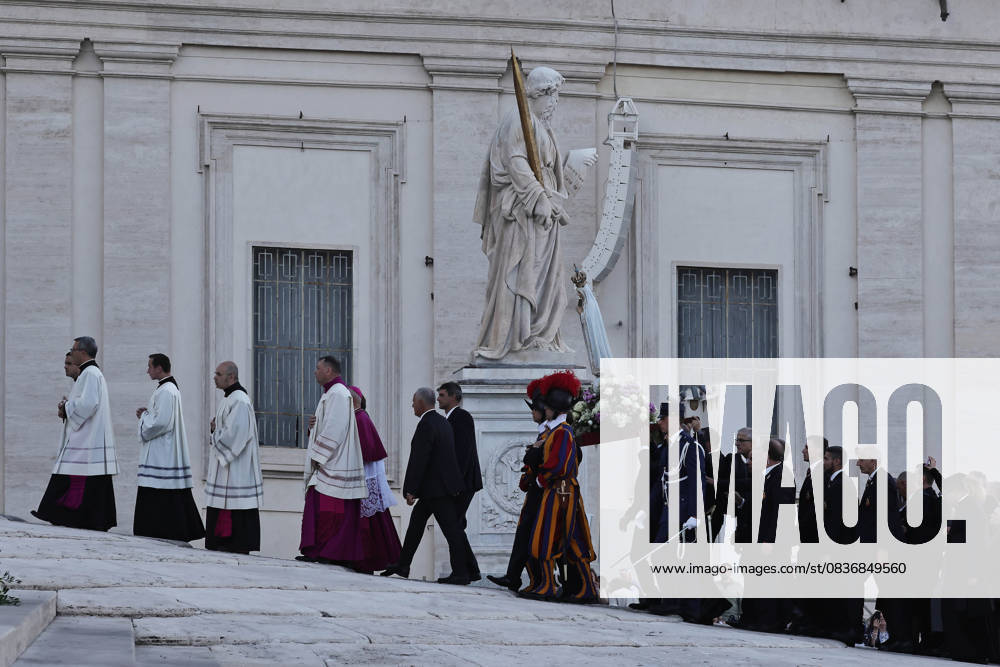 Vatican City - POPE LEO XIV during the Marian Vigil of Our Lady of Fatima in Peter s Square at the Vatican. EvandroInetti_via ZUMA Wire Vatican City State - ZUMAi15_ 20251011_zaf_i15_067