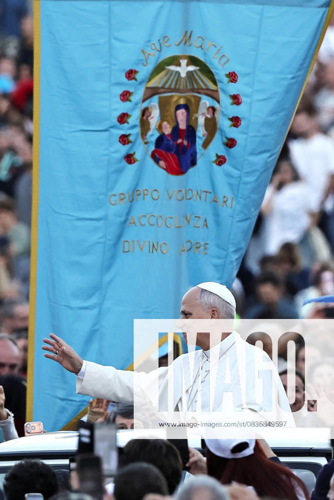Vatican City - POPE LEO XIV during the Marian Vigil of Our Lady of Fatima in Peter s Square at the Vatican. EvandroInetti_via ZUMA Wire Vatican City State - ZUMAi15_ 20251011_zaf_i15_080
