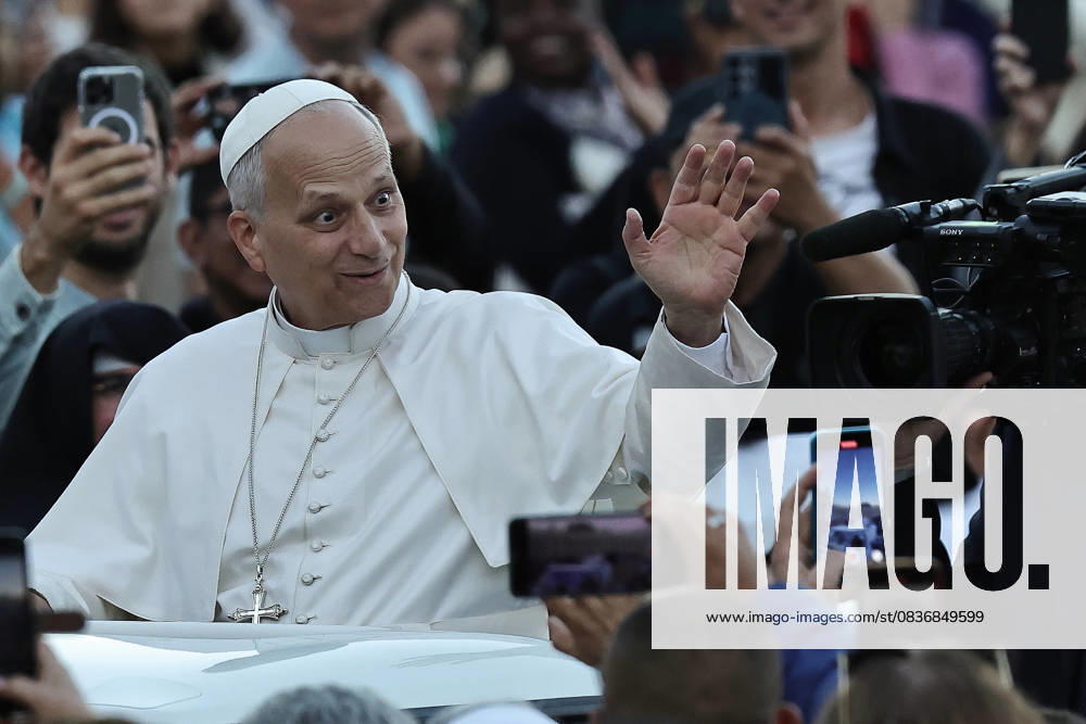 Vatican City - POPE LEO XIV during the Marian Vigil of Our Lady of Fatima in Peter s Square at the Vatican. EvandroInetti_via ZUMA Wire Vatican City State - ZUMAi15_ 20251011_zaf_i15_082
