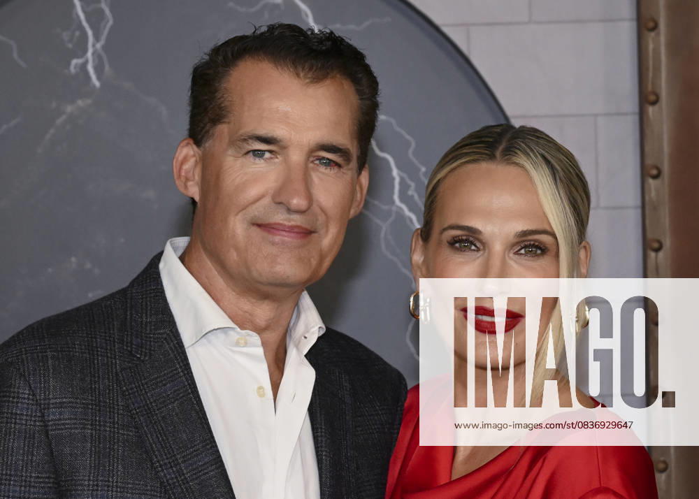 American film producer and former Chairman of Netflix Films SCOTT STUBER and American fashion model and actress MOLLY SIMS attend the Los Angeles red carpet premiere of Netflix s Frankenstein Los Angeles USA - ZUMAb173 20251006_aap_b173_351