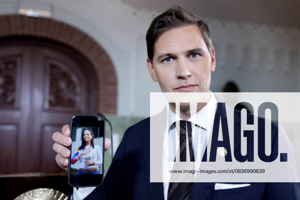Nobel Peace Prize 2025 Oslo 20251010 The chairman of the Nobel Committee, Joergen Watne Frydnes, with a photo of Maria Corina Machado who has been awarded the Nobel Peace Prize for 2025 The announcement will take place at the Nobel Institute in Oslo on Friday Photo Rodrigo Freitas NTB Oslo Norway cx0UMZft7VM Ref POLcx0UMZft7VM jpg