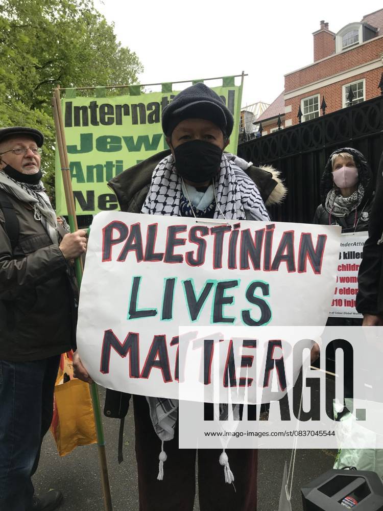 Pro-Palestine protest in London LONDON, ENGLAND - MAY 21: Demonstrators holding banners gather for a protest against Israel s attacks on Palestinians, and Tzipi Hotovely, Israeli Ambassador to London, in front of the Israel s Embassy in London, United Kingdom on May 21, 2021. Ingiltere World. Editorial use only. Please get in touch for any other usage.
