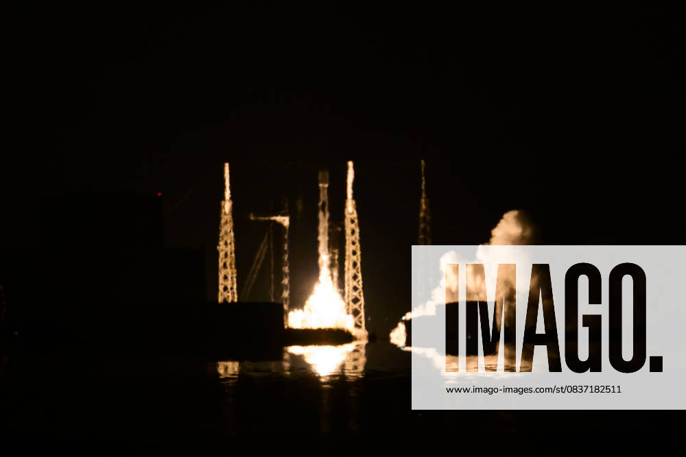 A SpaceX Falcon 9 rocket carrying 24 Project Kuiper satellites for Jeff BezosÃ¢â‚¬â ¢ company Amazon lifts off from Space Launch Complex-40 at Cape Canaveral Space Force Station, Florida, at 9:58 p.m. EDT on Oct. 13, 2025. Cape Canaveral USA - ZUMAb268 20251013_znp_b268_002