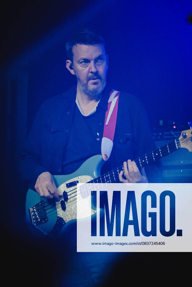 Starsailor live in Bern, Switzerland Bern, Switzerland. 14th, October 2025. The English band Starsailor performs a live concert at Bierhübeli in Bern. Here bass player James Stelfox is seen live on stage. Switzerland, Bern