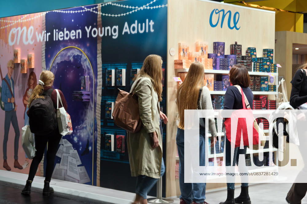 Frankfurt am Main, DEU, Frankfurt Book Fair View in Hall 3 Many colorful books under the theme Young Adult
