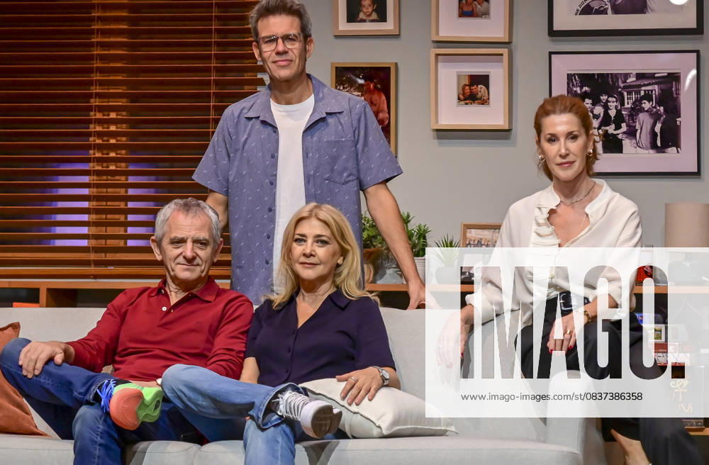 Victoria, a play at the Teatro FoÂ­garo in Madrid. This new comedy, written and directed by Marc Angelet and Cristina Clemente, features a top-notch cast led by Amparo LarraoÂ±aga, IoÂ±aki MiramoÂ³n, Mar Abascal, and Juli Fo bregas. Madrid SPAIN - ZUMAz108 20251016_znp_z108_076