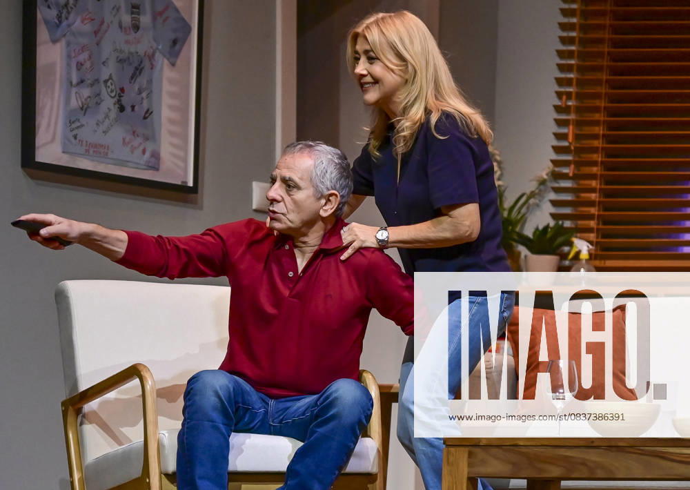 Victoria, a play at the Teatro FoÂgaro in Madrid. This new comedy, written and directed by Marc Angelet and Cristina Clemente, features a top-notch cast led by Amparo Larrao±aga, Io±aki Miramo³n, Mar Abascal, and Juli Fo bregas. Madrid SPAIN - ZUMAz108 20251016_znp_z108_066