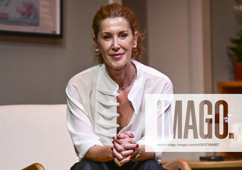 Victoria, a play at the Teatro FoÂgaro in Madrid. This new comedy, written and directed by Marc Angelet and Cristina Clemente, features a top-notch cast led by Amparo Larrao±aga, Io±aki Miramo³n, Mar Abascal, and Juli Fo bregas. Madrid SPAIN - ZUMAz108 20251016_znp_z108_087