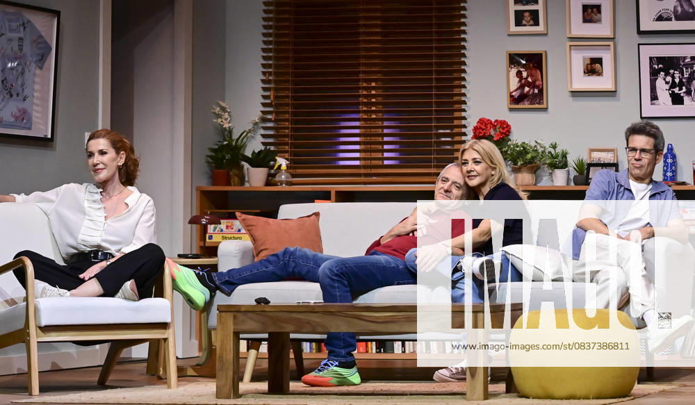 Victoria, a play at the Teatro FoÂ­garo in Madrid. This new comedy, written and directed by Marc Angelet and Cristina Clemente, features a top-notch cast led by Amparo LarraoÂ±aga, IoÂ±aki MiramoÂ³n, Mar Abascal, and Juli Fo bregas. Madrid SPAIN - ZUMAz108 20251016_znp_z108_092