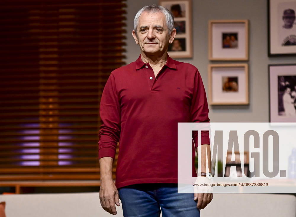 Victoria, a play at the Teatro FoÂ­garo in Madrid. This new comedy, written and directed by Marc Angelet and Cristina Clemente, features a top-notch cast led by Amparo LarraoÂ±aga, IoÂ±aki MiramoÂ³n, Mar Abascal, and Juli Fo bregas. Madrid SPAIN - ZUMAz108 20251016_znp_z108_094