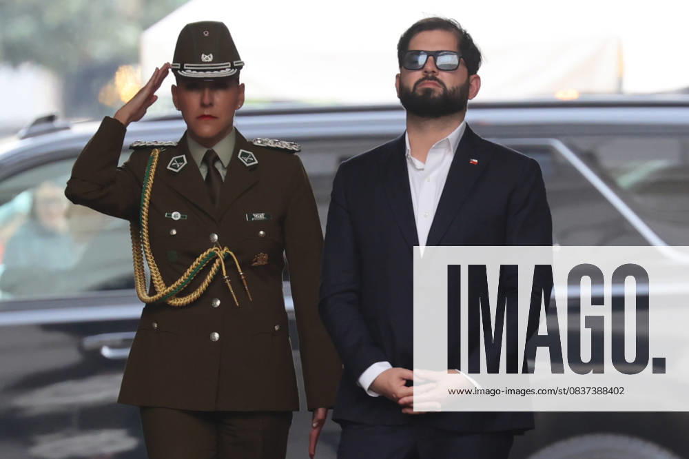 Santiago October 16, 2025 The President of the Republic, Gabriel Boric, receives the Honors of the Guard of La Moneda Palace Dragomir Yankovic Aton Chile, Santiago Chile Aton Chile Aton 1054382