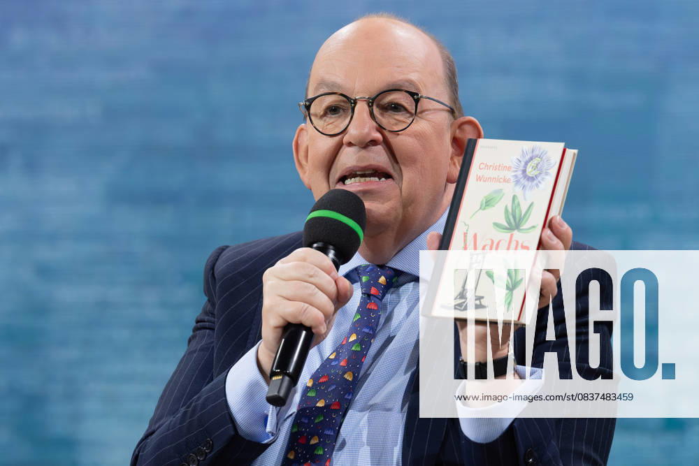 Book Fair Frankfurt 2025 Denis Scheck presents new publications on the literary stage of ARD, ZDF and 3sat Book Fair Frankfurt on October 16, 2025 , Frankfurt am Main Hessen Germany Exhibition Grounds