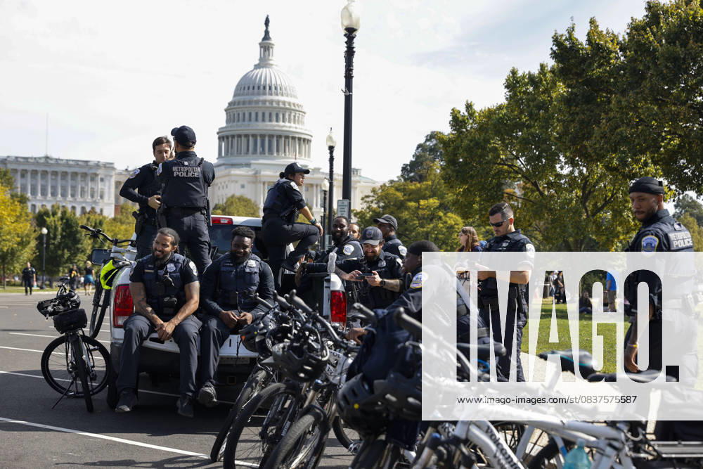 United States Capitol Police officers are seen while demonstrators take part in a protest against the Donald Trump administration during the No Kings national rally on October 18, 2025, in Washington, DC, USA. Millions of people across the nation joined the No Kings protest to demonstrate their disapproval of the current US administration. The No Kings Day of Defiance has been organized to reject authoritarianism, billionaire-first politics, and the militarization of the countryâ€⠢s democracy, according to a statement by organizers. Washington Dc USA - ZUMAk203 20251018_znp_k203_031