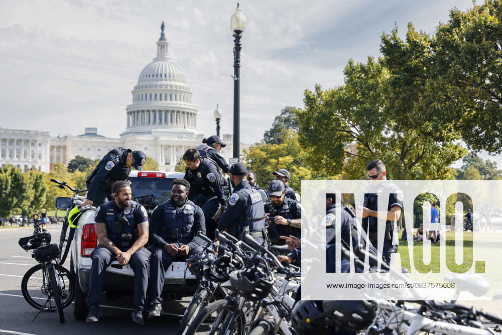 United States Capitol Police officers are seen while demonstrators take part in a protest against the Donald Trump administration during the No Kings national rally on October 18, 2025, in Washington, DC, USA. Millions of people across the nation joined the No Kings protest to demonstrate their disapproval of the current US administration. The No Kings Day of Defiance has been organized to reject authoritarianism, billionaire-first politics, and the militarization of the countryÃ¢â‚¬â ¢s democracy, according to a statement by organizers. Washington Dc USA - ZUMAk203 20251018_znp_k203_032