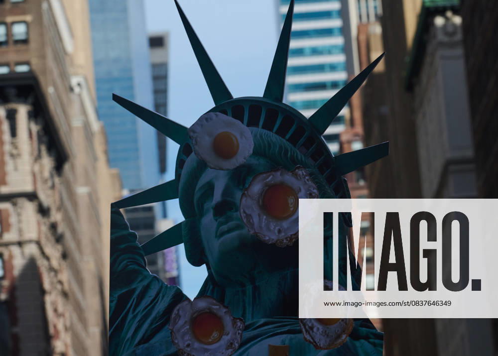 Protester holds a Statue of Liberty sign with eggs thrown at her in No Kings protest in opposition to measures Donald Trump has taken to install authoritarian style rule. New York USA - ZUMAl171 20251018_znp_l171_019